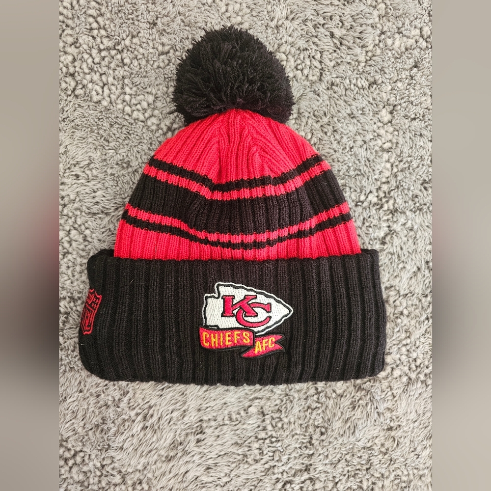 NFL KANSAS CITY ONE SIZE POM BEANIE RED AND BLACK